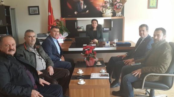 AK PARTİ KARATAŞ İLÇE TEŞKİLATININ İLÇE MİLLİ EĞİTİM MÜDÜRÜ SAYIN SEMENDER KARABULUT´U ZİYARETİ