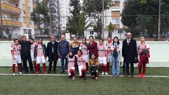 KARATAŞ TUZLA ORTAOKULU YILDIZ KIZLAR FUTBOL TAKIMIMIZ ADANA ÜÇÜNCÜSÜ OLDU