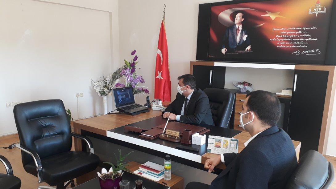 Adana Milli Eğitim Müdürümüz Sayın Veysel Durgun , ilçe milli eğitim müdürleri ve okul müdürleri ile telekonferans toplantısı gerçekleştirdi.