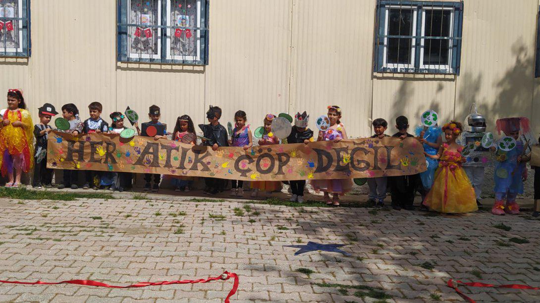 Atatürk İlkokulu Her Atık Çöp Değil Etkinliği